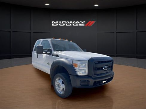 Used 2013 Ford F550 4x4 SuperCab Super Duty w/ Payload Upgrade Pkg image 2