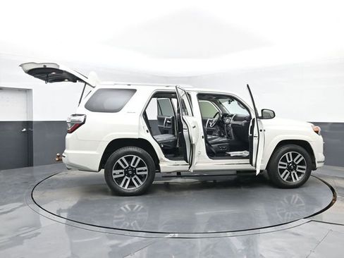 Used 2018 Toyota 4Runner Limited AWD/4WD image 37