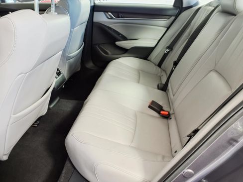 Used 2018 Honda Accord Touring image 10