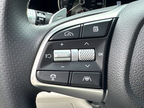 Used 2025 Genesis G70 2.5T RWD image 27