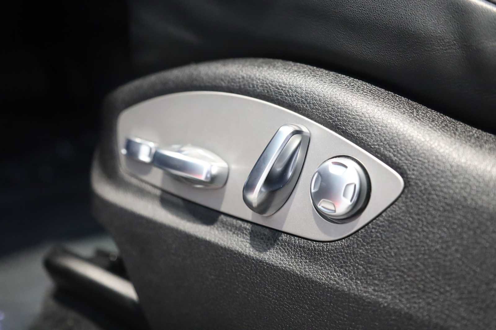 Used 2026 Porsche Macan AWD/4WD image 22