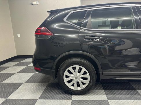 Used 2018 Nissan Rogue S image 9