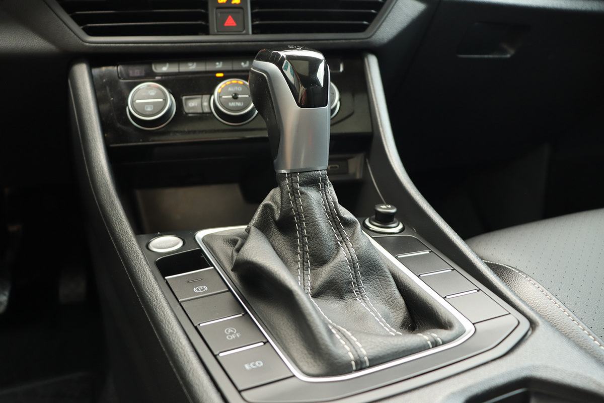 Used 2022 Volkswagen Jetta SE FWD image 37
