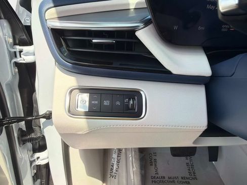 New 2026 Buick Enclave Avenir w/ Super Cruise Package FWD image 30