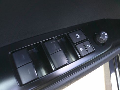 Used 2025 Toyota Camry LE image 17