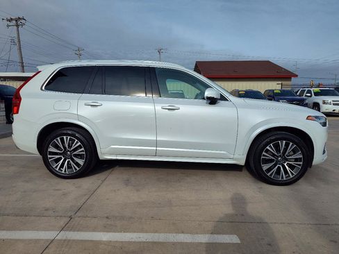 Used 2020 Volvo XC90 T5 Momentum image 3