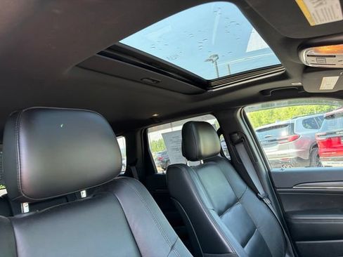 Used 2019 Jeep Grand Cherokee Limited w/ Trailer Tow Group IV AWD/4WD image 12