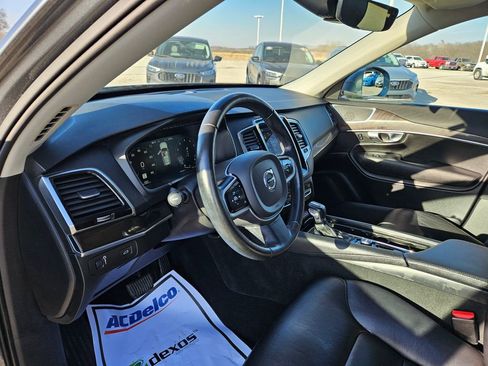 Used 2017 Volvo XC90 T6 Momentum w/ Vision Package image 20