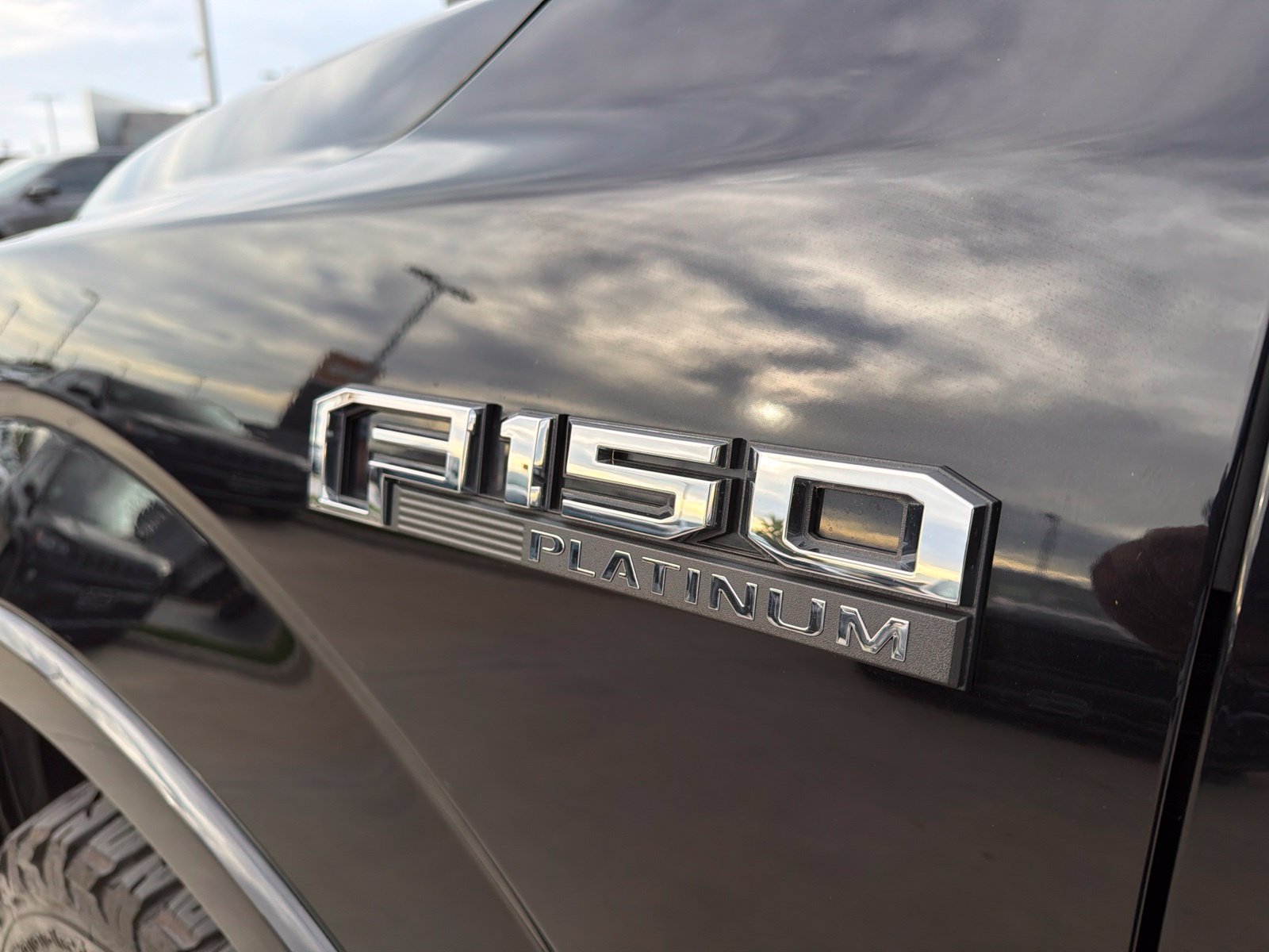 Used 2019 Ford F150 Platinum w/ Equipment Group 701A Luxury AWD/4WD image 10