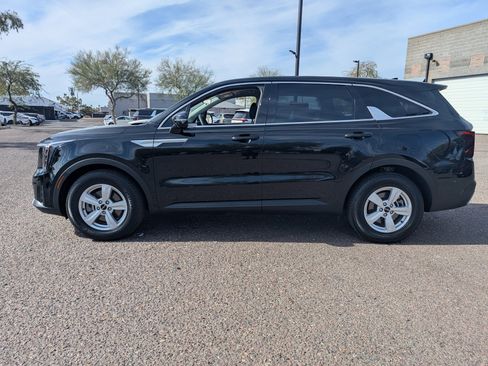 Certified 2025 Kia Sorento LX image 5