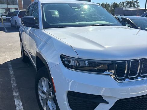 Used 2023 Jeep Grand Cherokee Laredo w/ Trailer Tow Prep Group (B) image 27