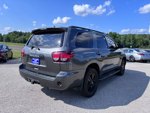 Used 2018 Toyota Sequoia TRD Sport AWD/4WD image 5
