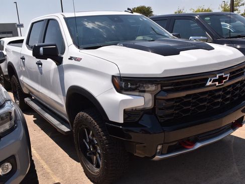Used 2024 Chevrolet Silverado 1500 ZR2 w/ Technology Package AWD/4WD image 4