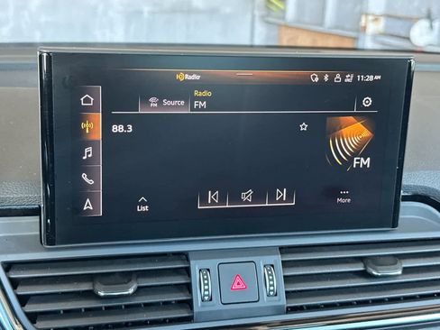 Used 2023 Audi Q5 2.0T Premium w/ Convenience Package image 18