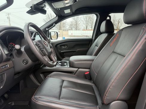 Used 2024 Nissan Titan PRO-4X w/ Pro-4x Convenience Package image 10