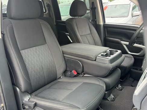 Used 2017 Nissan Titan SV image 17