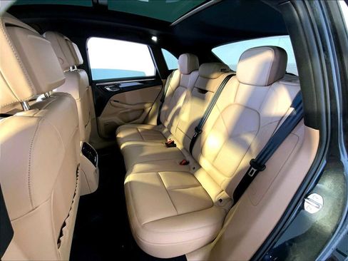 Certified 2026 Porsche Macan AWD/4WD image 24