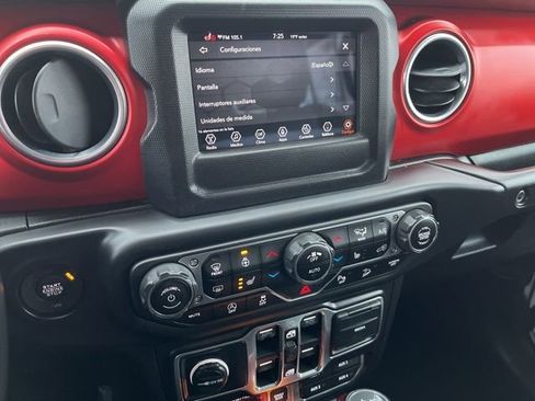 Used 2018 Jeep Wrangler Unlimited Rubicon w/ Safety Group image 15