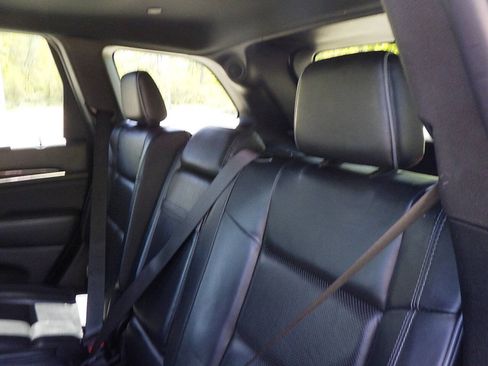 Used 2019 Jeep Grand Cherokee Overland AWD/4WD image 14