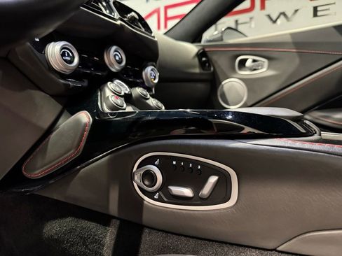 Used 2020 Aston Martin V8 Vantage Coupe image 19