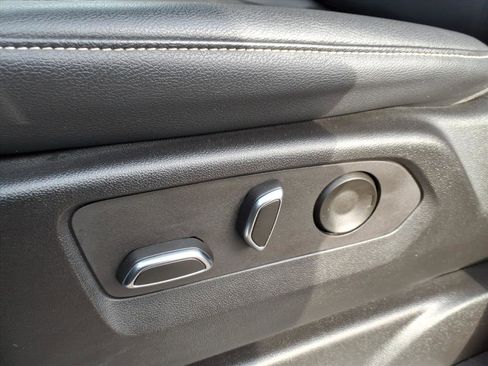 Used 2022 Cadillac Escalade Luxury image 22