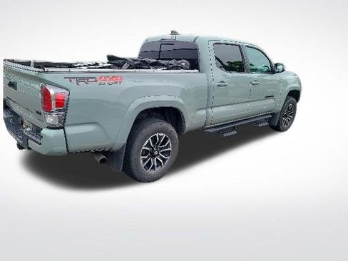 Used 2022 Toyota Tacoma TRD Sport w/ TRD Premium Sport Package AWD/4WD image 8