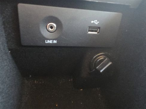 Used 2018 Ford Taurus SE image 32