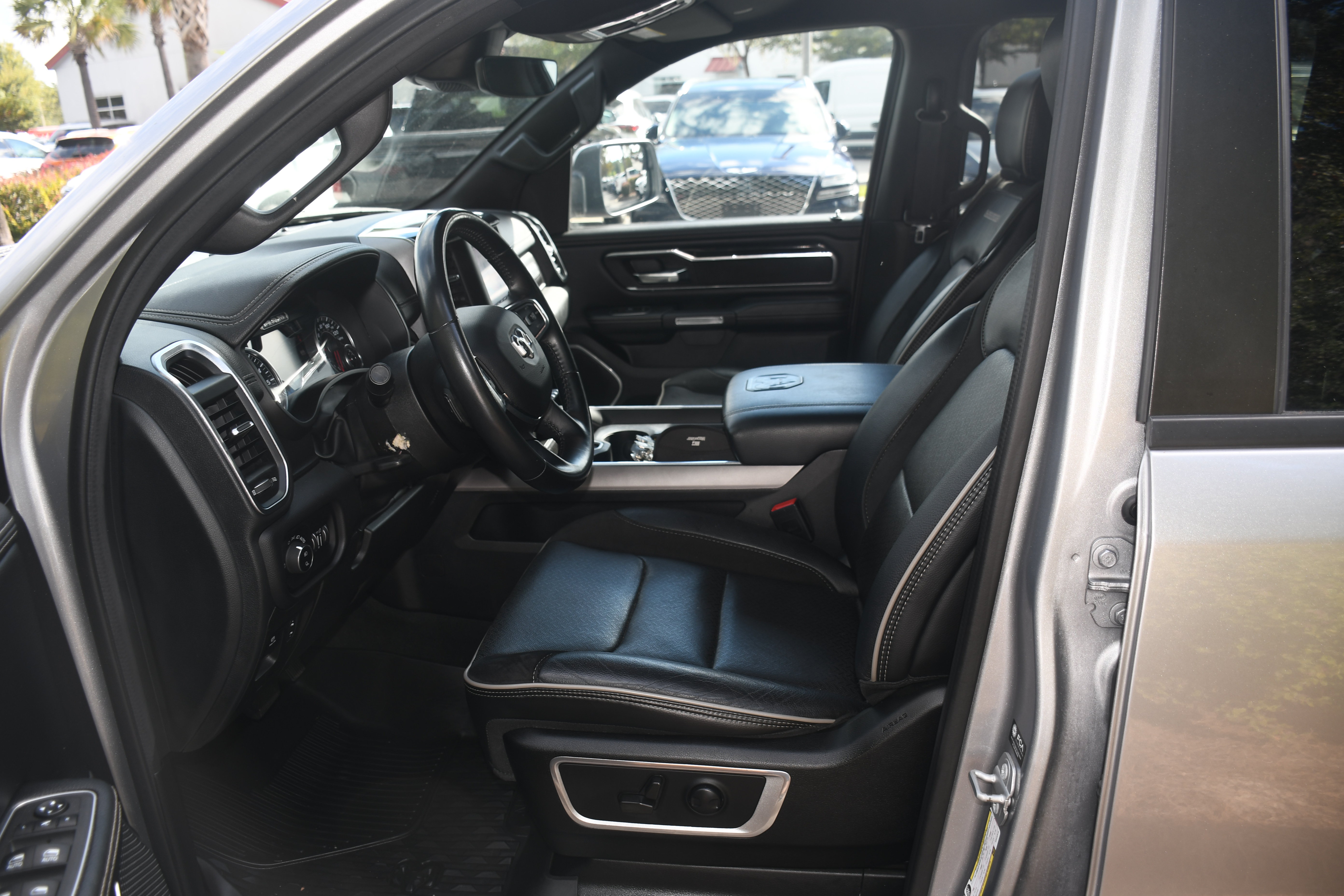 Used 2022 RAM 1500 Laramie w/ Sport Appearance Package AWD/4WD image 7