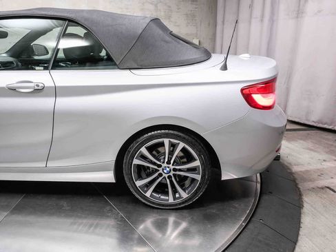 Used 2019 BMW 230i Convertible w/ Convenience Package RWD image 9