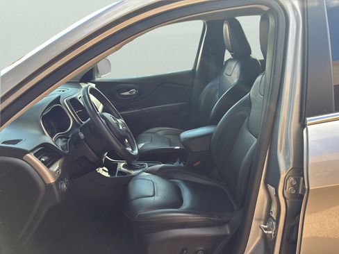 Used 2016 Jeep Cherokee Limited FWD image 22