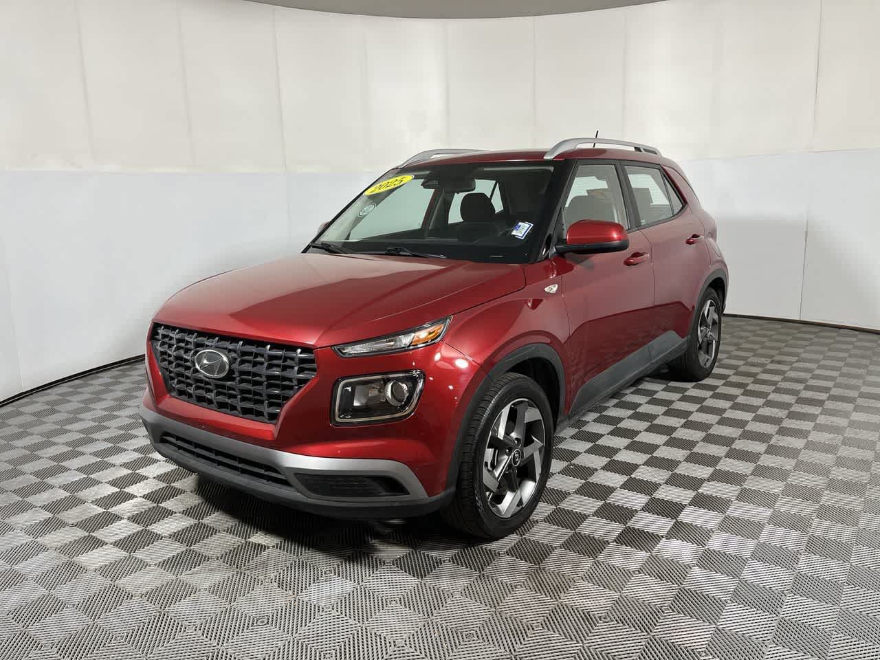 Used 2025 Hyundai Venue SEL FWD image 4