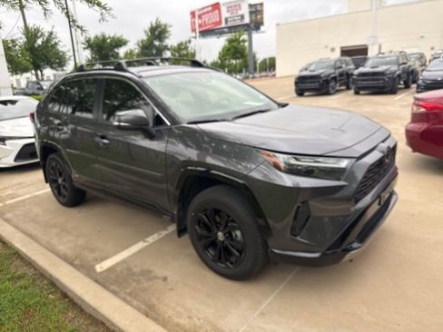 Used 2025 Toyota RAV4 SE image 2