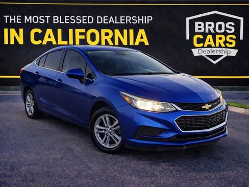 Used 2017 Chevrolet Cruze LT w/ Convenience Package FWD image 1