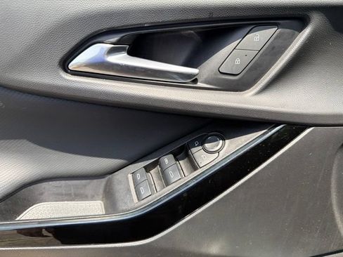Used 2025 Chevrolet Equinox LT w/ Safety and Technology Package FWD image 9