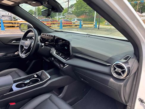 Used 2025 Chevrolet Equinox LT w/ Convenience Package II AWD/4WD image 29