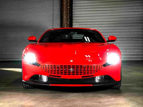 Used 2021 Ferrari Roma image 7
