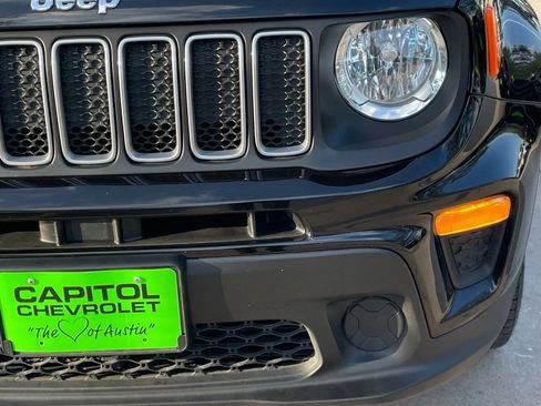 Used 2023 Jeep Renegade Latitude AWD/4WD image 7