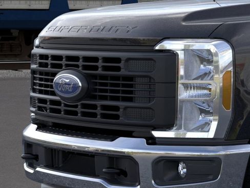 New 2026 Ford F250 XL w/ XL Chrome Package image 39