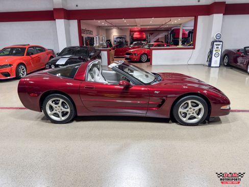 Used 2003 Chevrolet Corvette 50th Anniversary Edition w/ Preferred Equipment Group RWD image 6