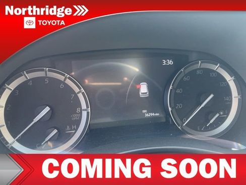 Used 2021 Toyota Highlander Limited FWD image 1