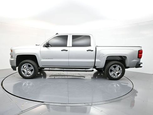 Used 2018 Chevrolet Silverado 1500 Custom w/ Custom Value Package image 9