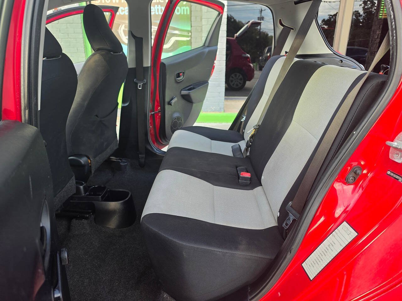 Used 2013 Toyota Yaris L FWD image 20