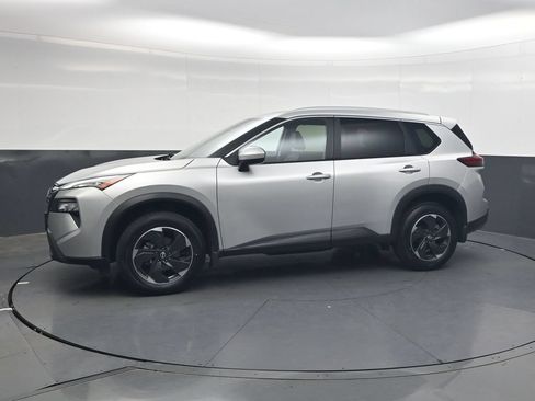 Used 2025 Nissan Rogue SV w/ SV Premium Package FWD image 13