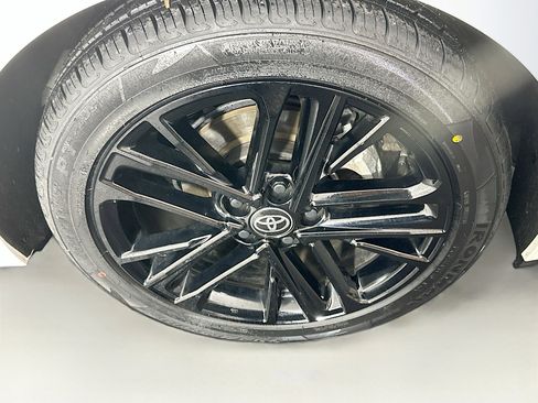 Used 2025 Toyota Camry SE image 11