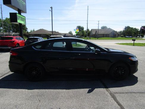 Used 2020 Ford Fusion SE FWD image 9