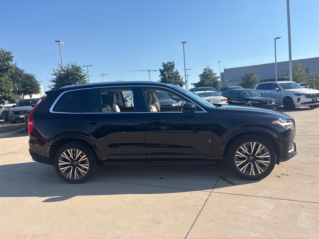 Used 2021 Volvo XC90 T6 Momentum w/ Advanced Package AWD/4WD image 4