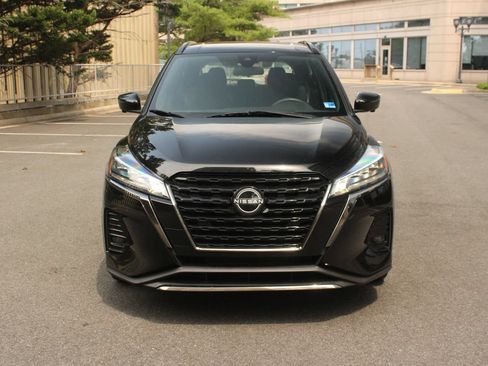 Used 2024 Nissan Kicks SR FWD image 3