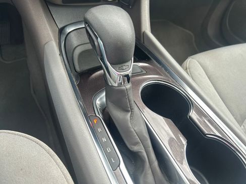 Used 2022 Chevrolet Malibu LT FWD image 39