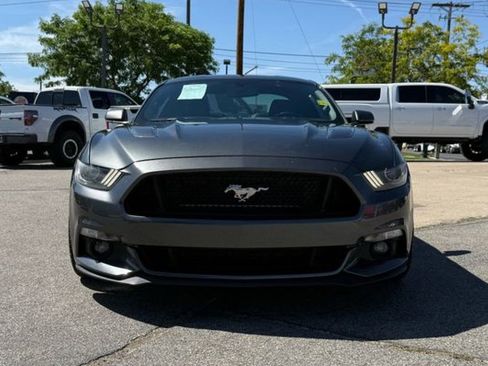 Used 2017 Ford Mustang GT RWD image 3