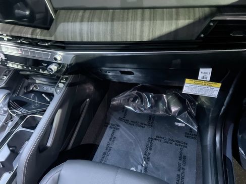 Used 2023 Kia Telluride EX w/ EX Captain's Chair Package FWD image 32